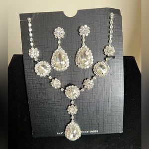 Costume jewelry set - Never worn!